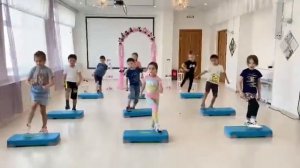 Занятие по степ-аэробике для подготовительной группы