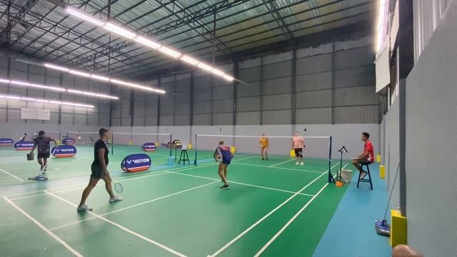 Андрей и Влад против Оли и Жени. Первая игра смотреть онлайн