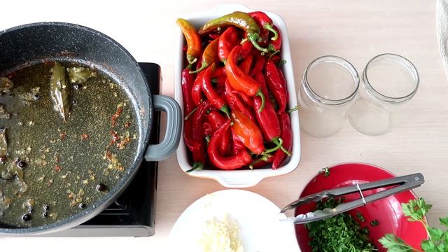 Острый перец в масле на зиму