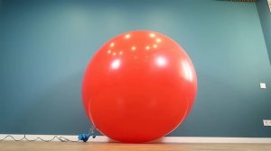 Что если бесконечно накачивать огромный воздушный шар? Я чуть не оглох!