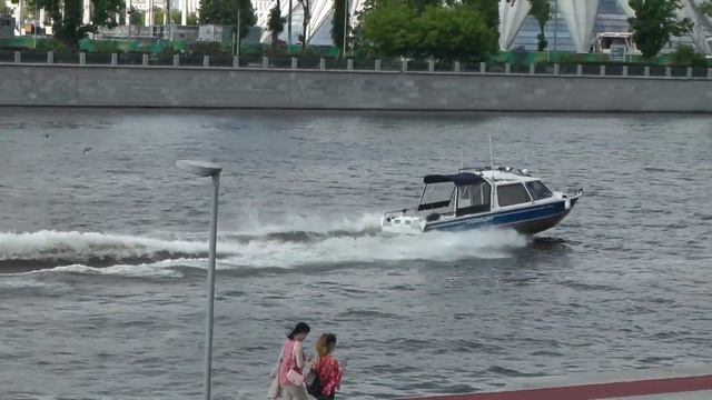 Работа речной полиции в Москве