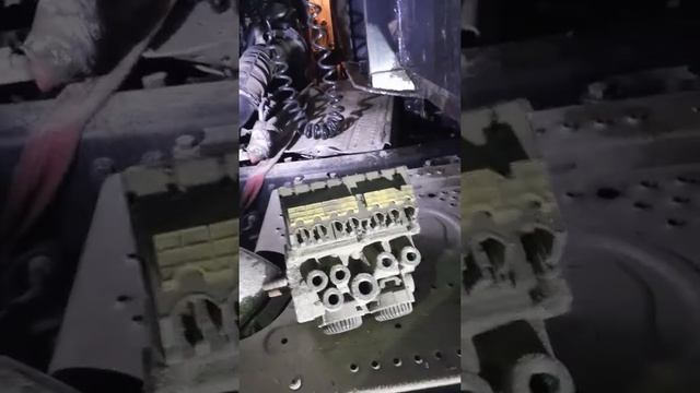 Шипит воздух с модулятора полуприцепа