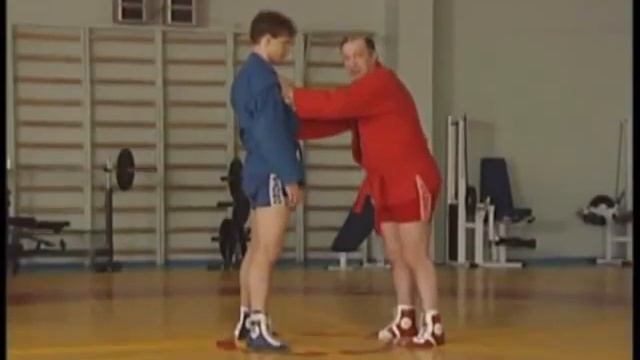 Самбо Бросок мельница с колен смотреть онлайн