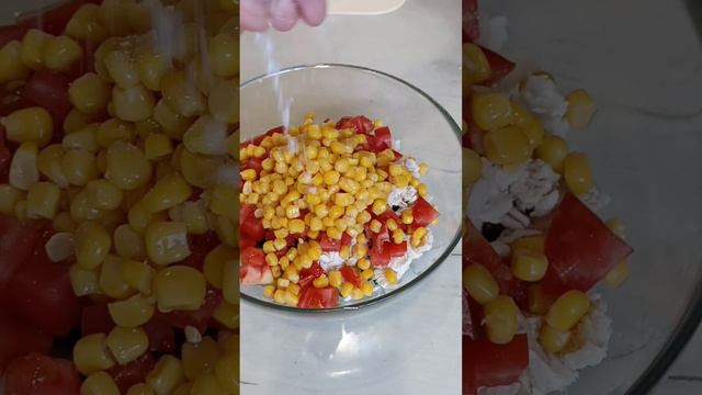 Салатик из курицы и кукурузы