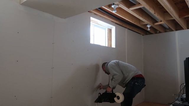 Demonstrating The Delko Zunder Drywall Banjo