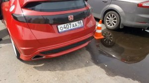 Вырезал глушитель Honda Civic Type R