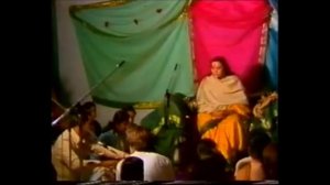 SAHAJAYOGA MARATHI BHAJAN: "MATAJINCHA CHARNASHI" "माताजींचा चरणाशी आलो" IN PRESENCE OF SHREE MATAJ