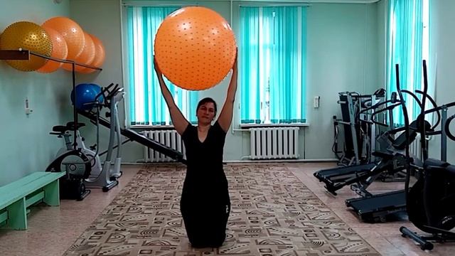 Упражнения с фитболом