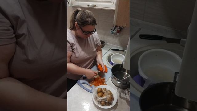 Котлеты из индейки и грудинки, и оливье ? смотреть онлайн