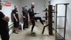 Как развивать ноги, используя для тренировки манекен Вин Чун