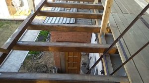 Реконструкция стенки и монтаж балкона (стойки+кровля)