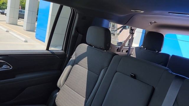 2023 Chevy Suburban LS Walkaround смотреть онлайн