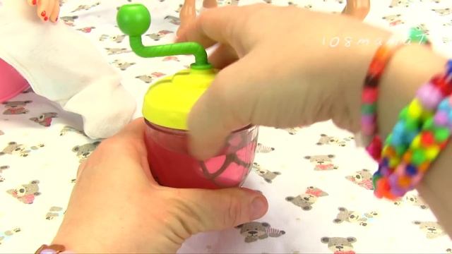МАЛЕНЬКИЕ НЕПРИЯТНОСТИ, ЛЯЛЯ ПЛЮЁТСЯ Мультик Как Мама Играет в Куклы Пупсики 108мама тв