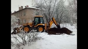 Трактор копает клад