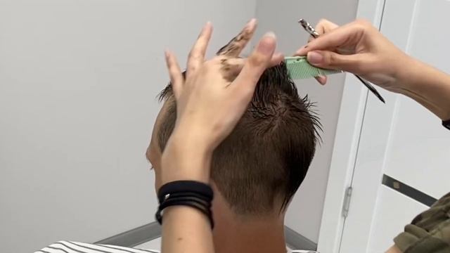 MOHAWK/ КРЕАТИВНАЯ МУЖСКАЯ СТРИЖКА /МОГАВК/men’s haircuts смотреть онлайн