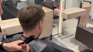 Мужская стрижка на торчащие волосы.