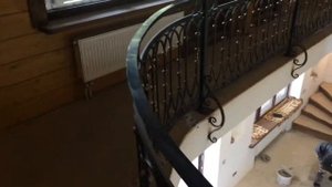 Кованые перила лестницы и балкона в частном доме