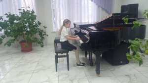 1. М. Клементи Сонатина C-dur I часть, соч. 36 √3 2. А. Гедике Пьеса ми минор