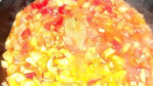 Кальмары тушеные в томатном соусе