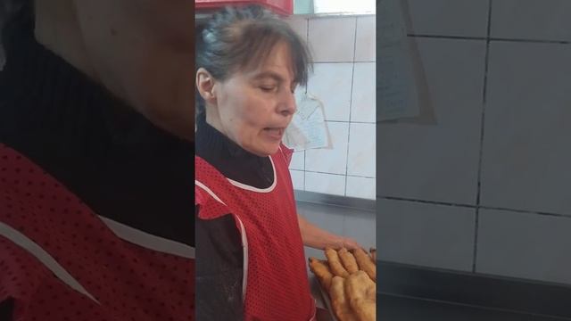жареные пироги  и беляши на сковороде