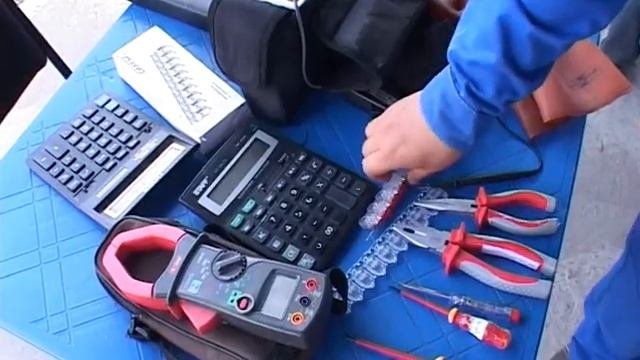 Человек попал под напряжение