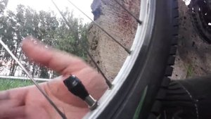 КАК НАКАЧАТЬ УЗКИЙ ВЕЛОСИПЕДНЫЙ НИПЕЛЬ МАШИННЫМ НАСОСОМ НА ЗАПРАВКЕ