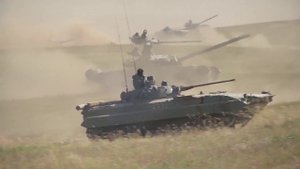 Совместные действия мотострелков и танкистов в рамках маневров «Восток-2018»