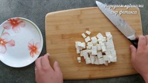 Яркий и красивый салатик с перепелиными яйцами и томатами черри