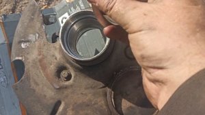 Меняю ступицу, подшипники и ставлю распорную втулку.