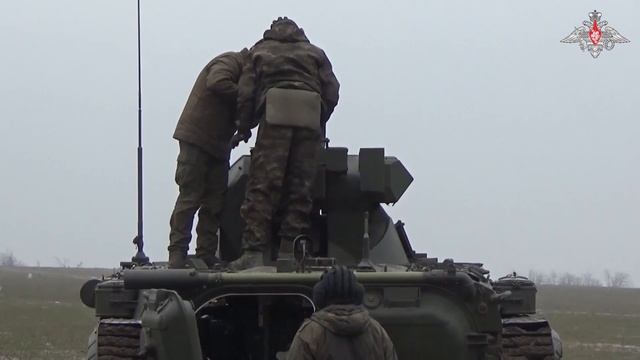 Бойцы ЮВО готовятся к боям на модернизированных боевых машинах разведки БРМ-1К смотреть онлайн