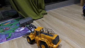 Погрузчик на пульте управления