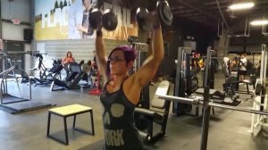 Жим гантелей стоя