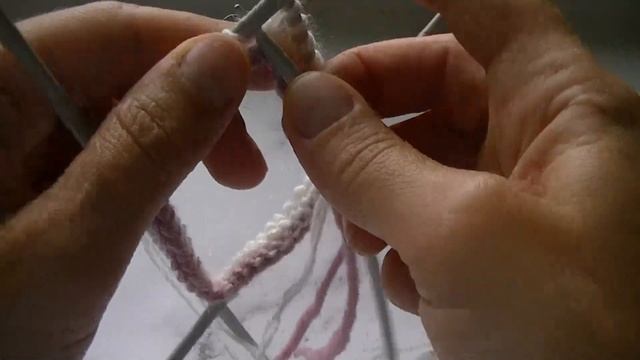 Вяжем повязку на голову с узелком из пуха Норки спицами смотреть онлайн