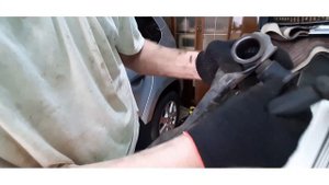 ЗАМЕНА ШАРОВЫХ И САЙЛЕНБЛОКОВ В RENAULT DUSTER, своими руками.