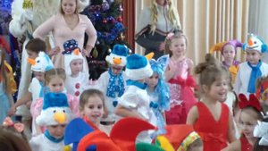Снега и елки ледяные горки лыжи и санки шапки ушанки, 2018.12.21