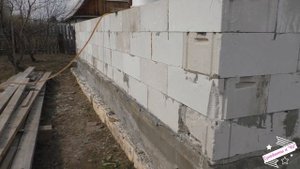 ЖЕСТЬ - ПОЯВИЛИСЬ ТРЕЩИНЫ В ФУНДАМЕНТЕ И СТЕНАХ.