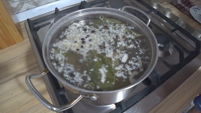 Как засолить сало в рассоле. Простой и вкусный рецепт сала. Подчеревок из Одессы.