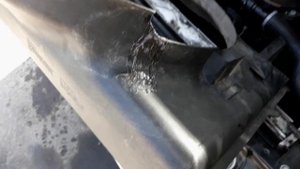 How to remove and install fan shroud and cooling system fan on BMW E39 M52TU.