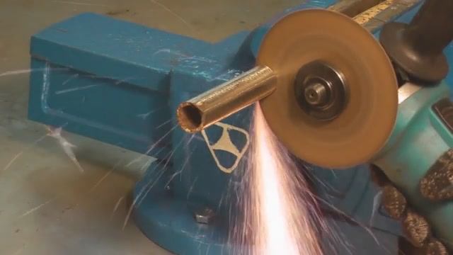 СДЕЛАЛ ИЗ ОБРЕЗКА РЖАВОЙ ТРУБЫ- 100% ПРИГОДИТСЯ КАЖДОМУ.mp4 смотреть онлайн