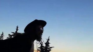 На теплоходе музыка играет, а я одна стою на берегу!!!