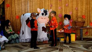 Веселая сценка с осеннего утренника