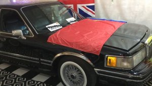 Lincoln Town Car 1992 года, в гараже.10.03.24 кстати, белый Линкольн красил Сулико, грузин. #казань