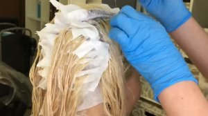 Осветление корней порошком. Тонирование из желтого цыплёнка в платиновый блонд. Matrix