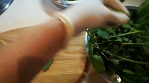 Щи из крапивы и щавеля на курином бульоне HD