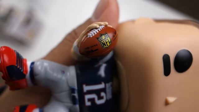 Tom Brady Funko POP #05 Football Edition смотреть онлайн