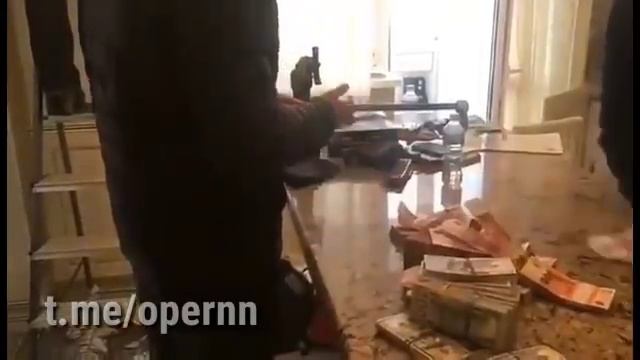 Обыск квартиры бывшего начальника ФНС Нижегородской области смотреть онлайн