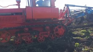 ДТ-75 Осенняя вспашка огорода.