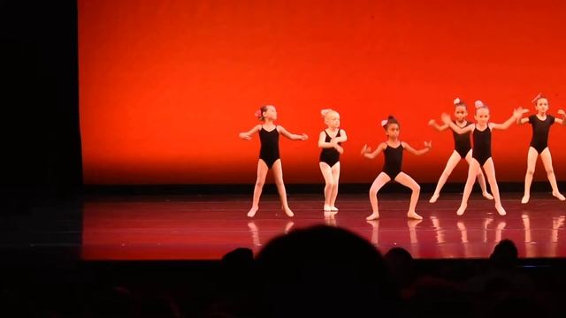 Первое выступление на сцене театра. Смотреть до конца!!! смотреть онлайн