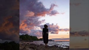 На закате я увидел тебя в черном платье