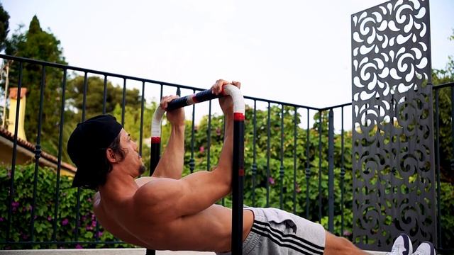 BIG BICEPS and SHOULDERS with this 45 min EFFECTIVE WORKOUT AT HOME NO EQUIPEMENT